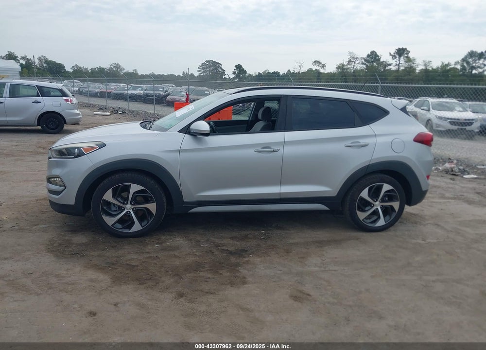 2017 HYUNDAI TUCSON VIN: KM8J33A28HU558479