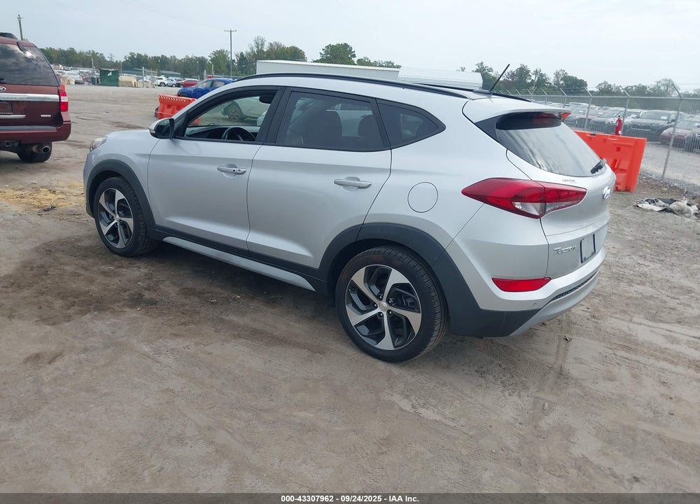 2017 HYUNDAI TUCSON VIN: KM8J33A28HU558479