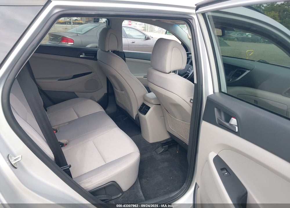2017 HYUNDAI TUCSON VIN: KM8J33A28HU558479