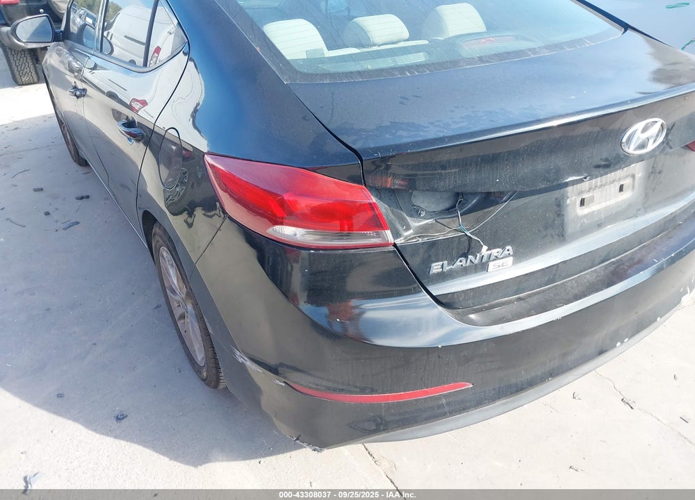 2017 HYUNDAI ELANTRA VIN: 5NPD84LF2HH202239