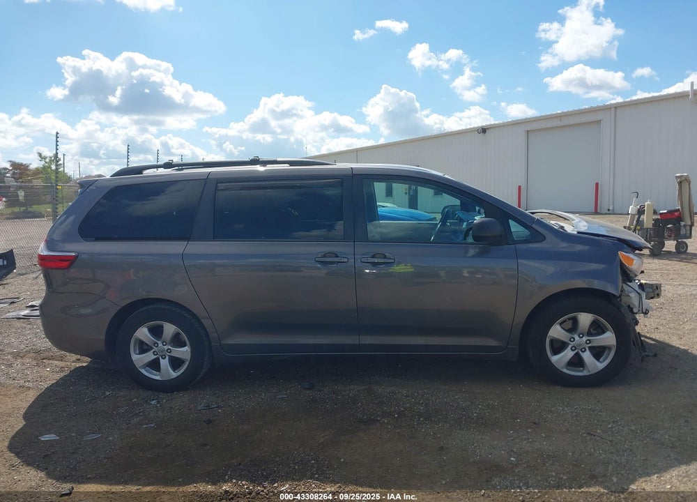 2017 TOYOTA SIENNA LE 8 PASSENGER VIN: 5TDKZ3DC7HS768135