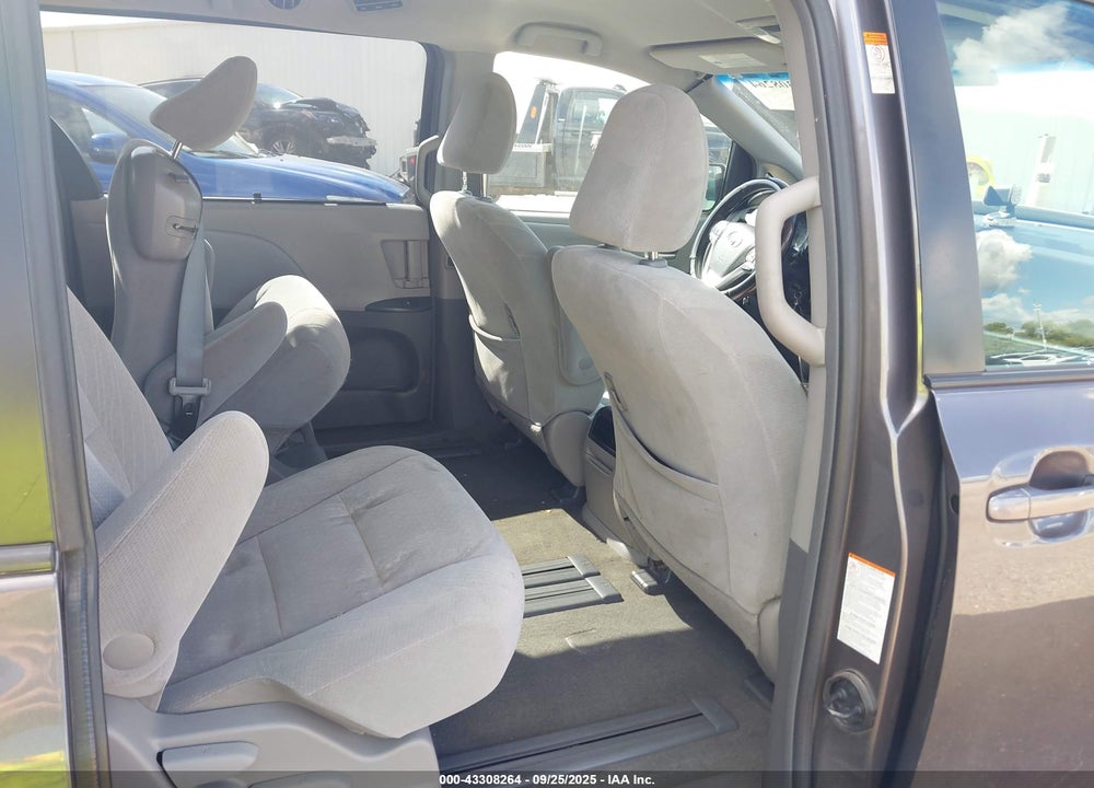 2017 TOYOTA SIENNA LE 8 PASSENGER VIN: 5TDKZ3DC7HS768135
