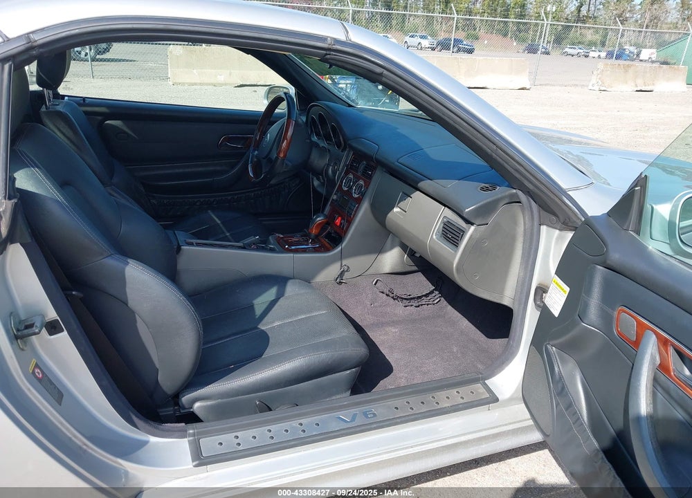 2001 MERCEDES-BENZ SLK 320 VIN: WDBKK65F71F210921