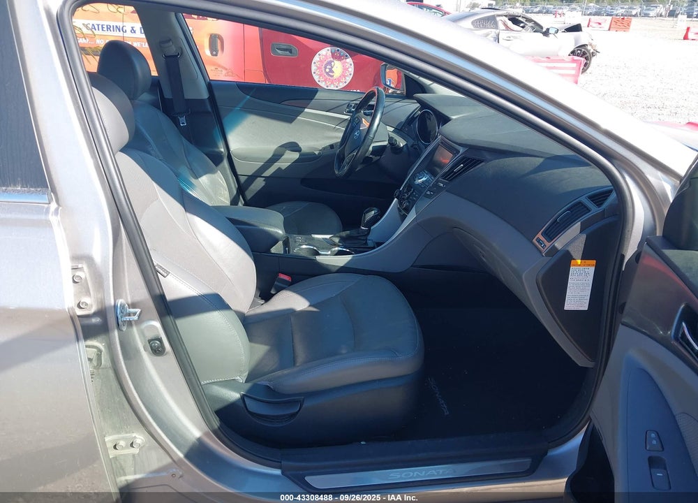 2013 HYUNDAI SONATA HYBRID VIN: KMHEC4A44DA084230