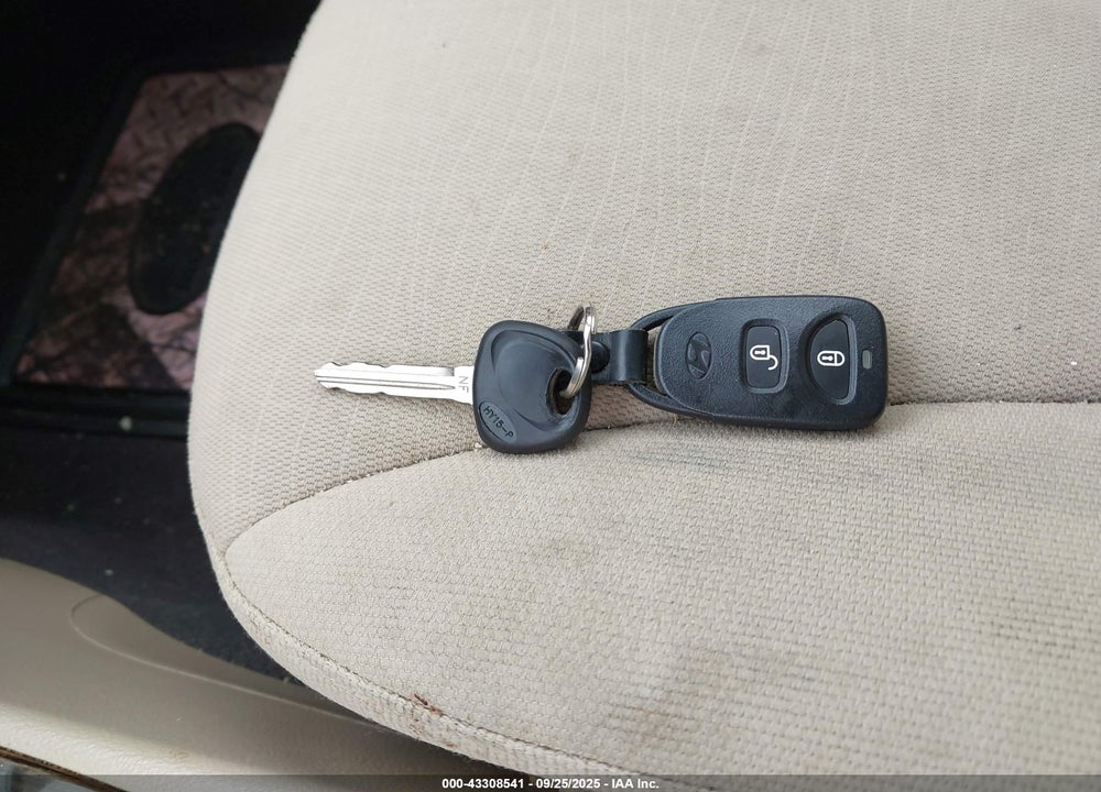 2012 HYUNDAI SANTA FE VIN: 5XYZGDABXCG163070
