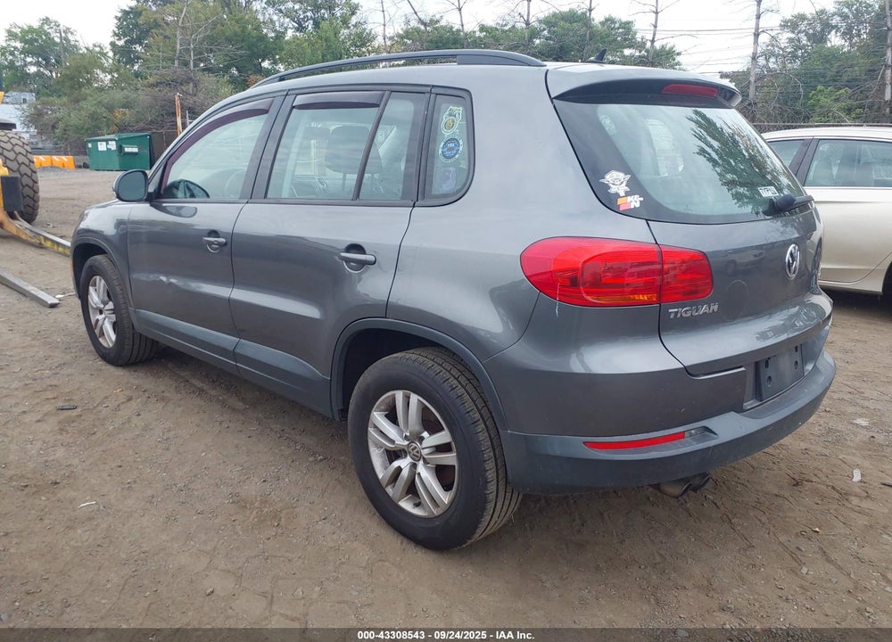 2016 VOLKSWAGEN TIGUAN VIN: WVGBV7AX0GW514240