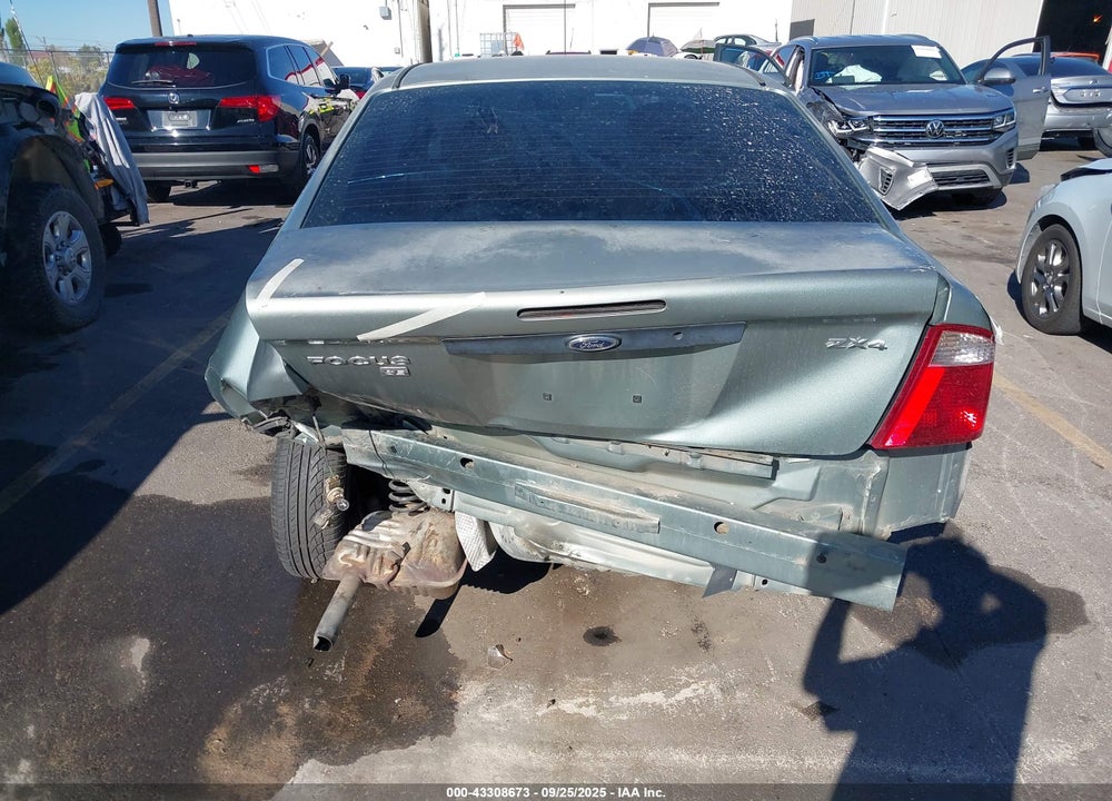 2005 FORD FOCUS ZX4 VIN: 1FAFP34N95W265653