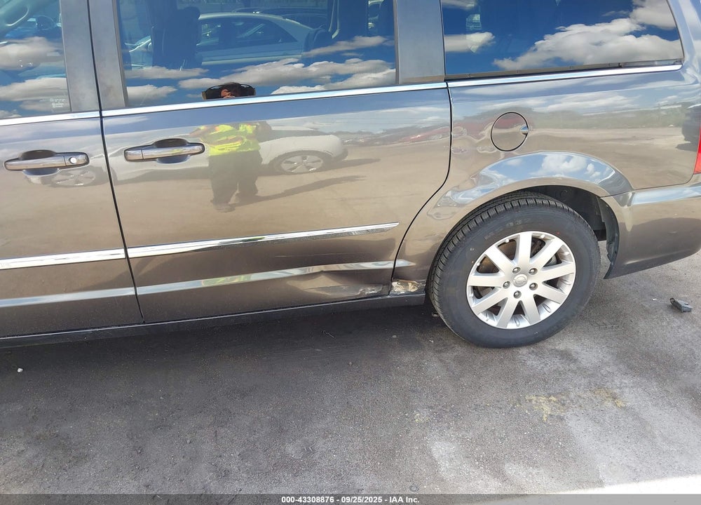 2016 CHRYSLER TOWN & COUNTRY VIN: 2C4RC1BG6GR156445