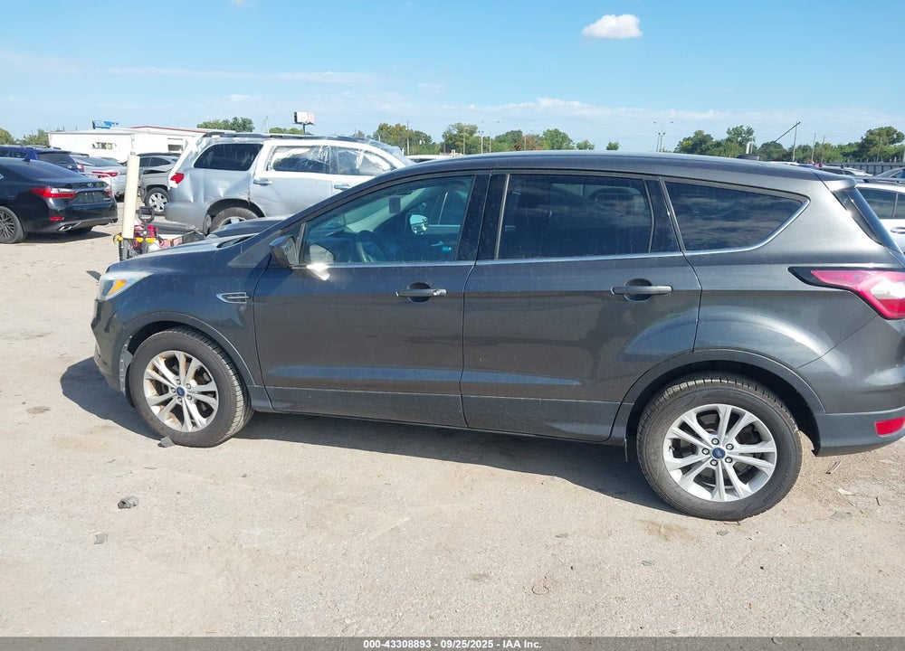 2017 FORD ESCAPE SE VIN: 1FMCU0GD6HUE38595