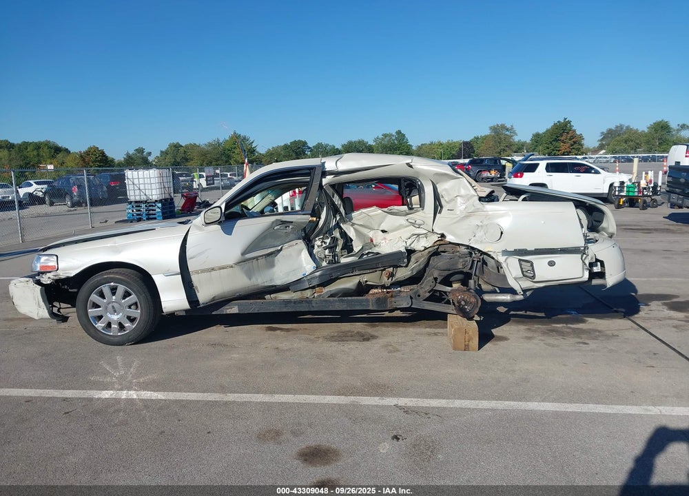 2007 LINCOLN TOWN CAR DESIGNER SERIES VIN: 1LNHM83V17Y636463