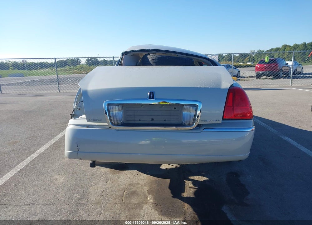 2007 LINCOLN TOWN CAR DESIGNER SERIES VIN: 1LNHM83V17Y636463