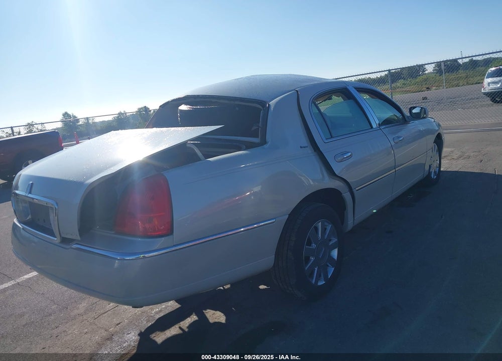 2007 LINCOLN TOWN CAR DESIGNER SERIES VIN: 1LNHM83V17Y636463