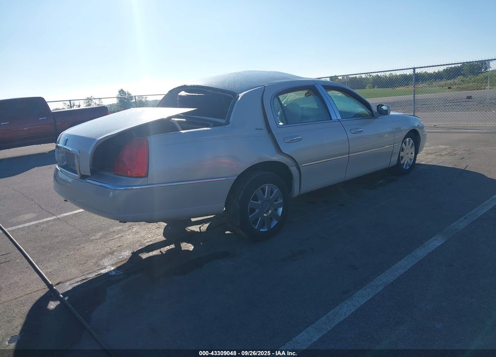 2007 LINCOLN TOWN CAR DESIGNER SERIES VIN: 1LNHM83V17Y636463
