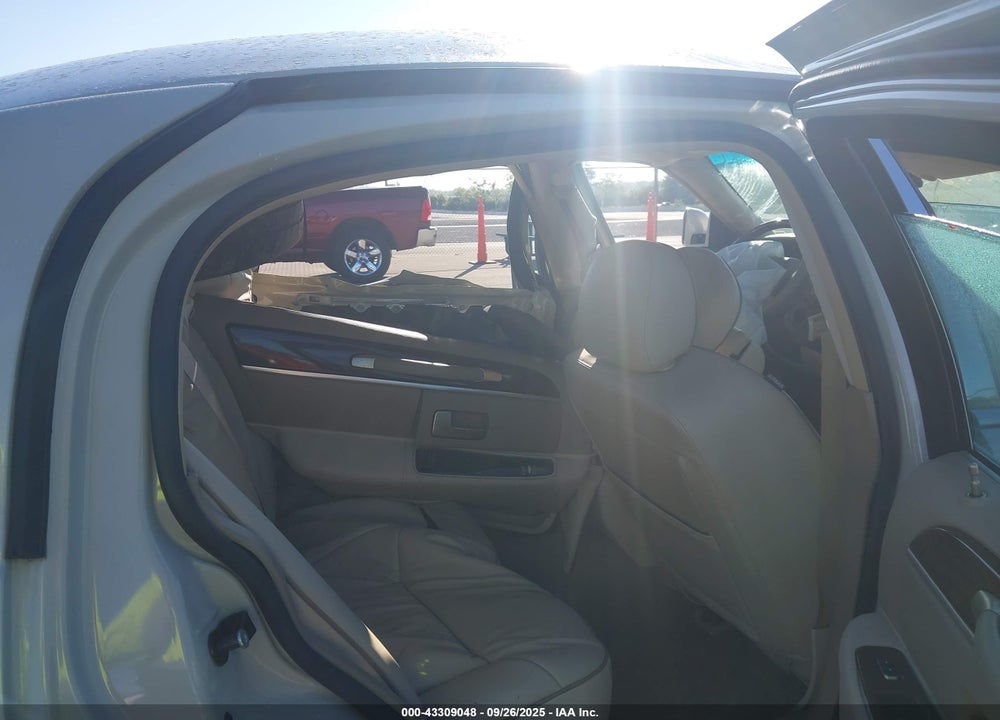 2007 LINCOLN TOWN CAR DESIGNER SERIES VIN: 1LNHM83V17Y636463