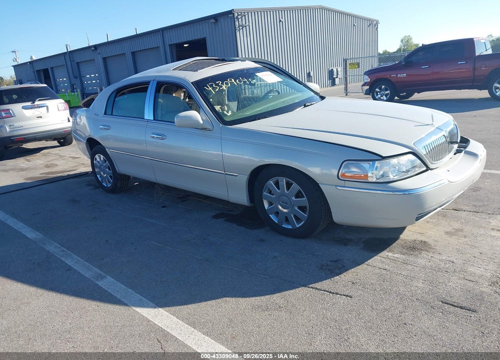 2007 LINCOLN TOWN CAR DESIGNER SERIES VIN: 1LNHM83V17Y636463