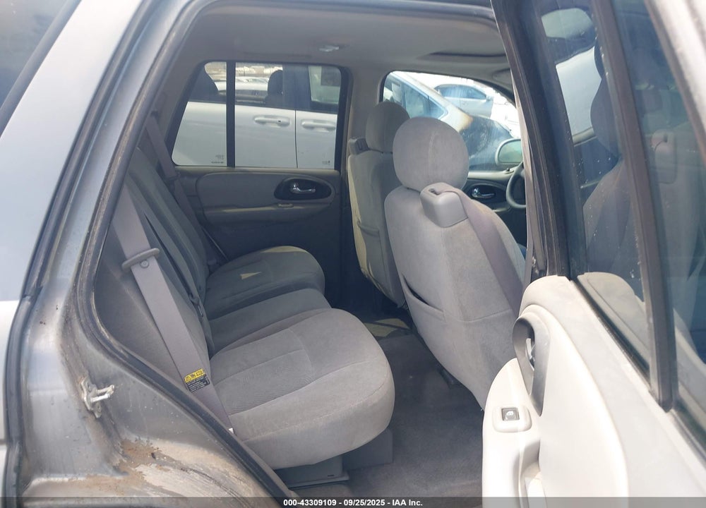 2005 CHEVROLET TRAILBLAZER LS VIN: 1GNDT13S152111963
