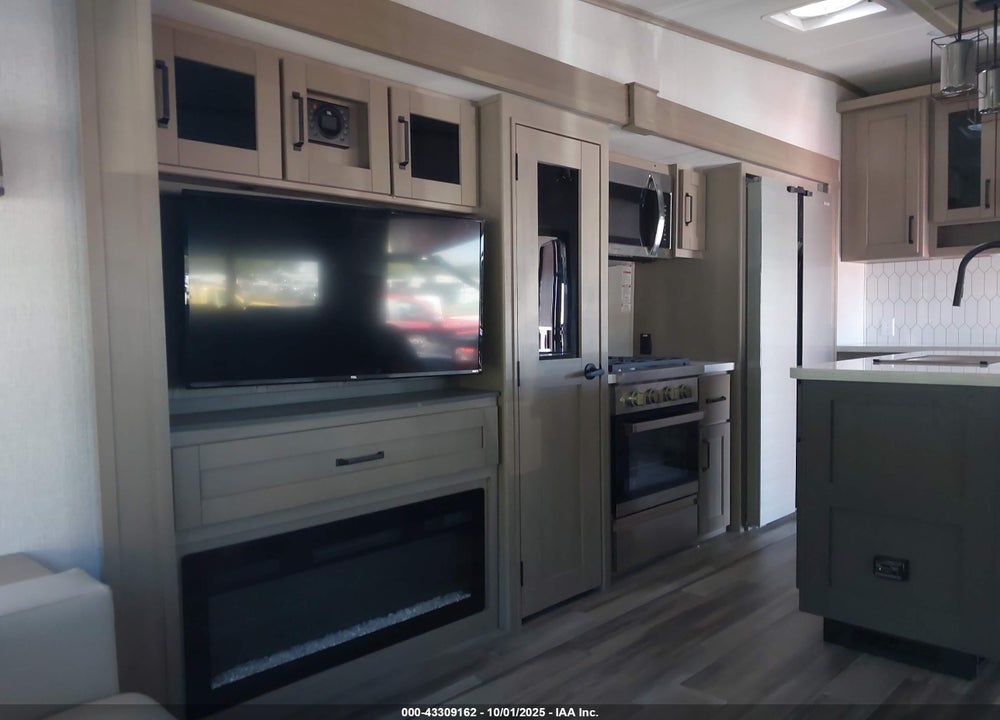 2024 GRAND DESIGN REFLECTION VIN: 573FR3429R9925147