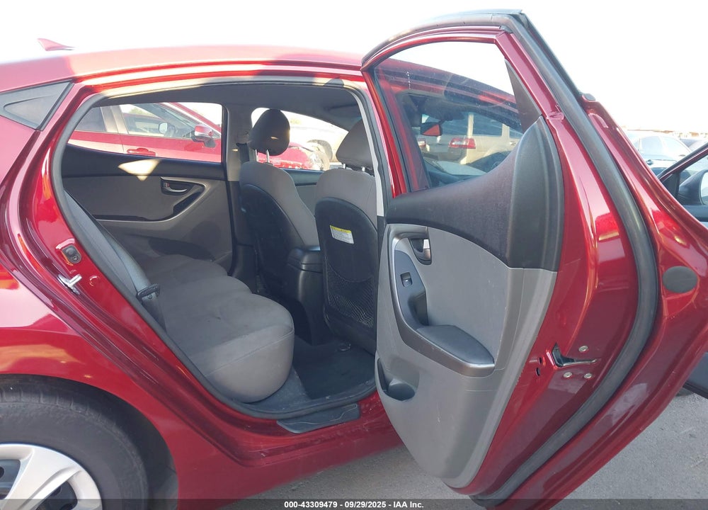 2016 HYUNDAI ELANTRA VIN: 5NPDH4AE0GH765296