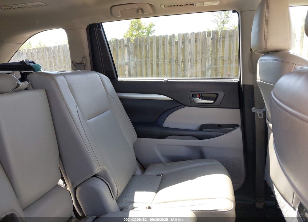 2015 TOYOTA HIGHLANDER XLE V6 VIN: 5TDJKRFH7FS160298