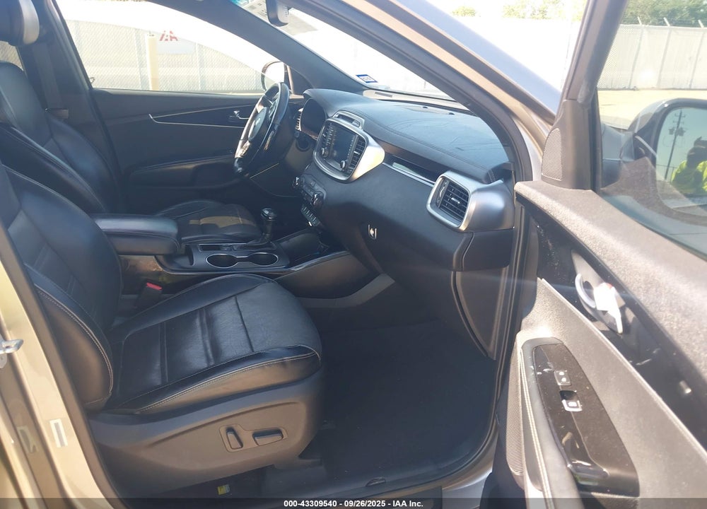 2016 KIA SORENTO 3.3L SXL VIN: 5XYPK4A59GG024716