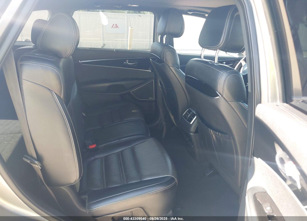 2016 KIA SORENTO 3.3L SXL VIN: 5XYPK4A59GG024716