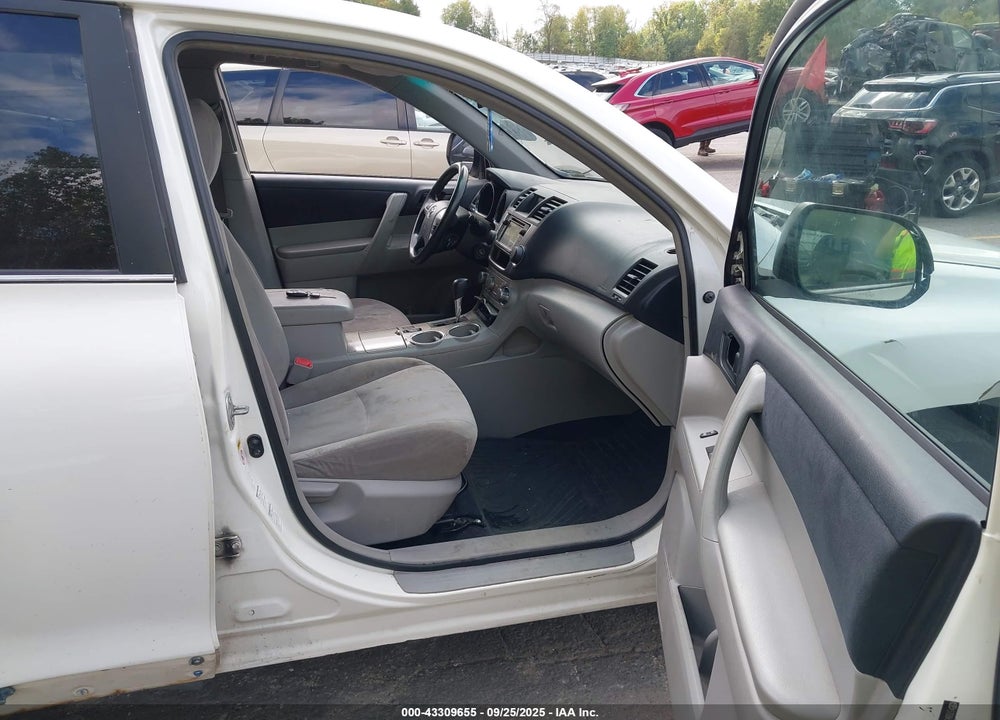 2013 TOYOTA HIGHLANDER BASE V6 VIN: 5TDBK3EH0DS225394