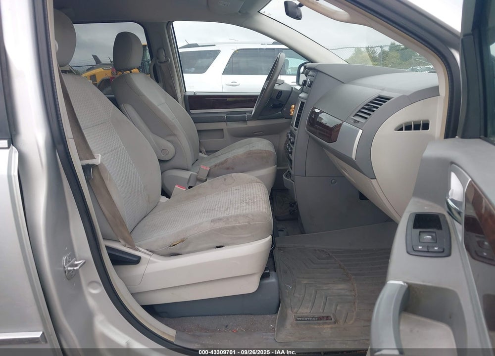 2010 CHRYSLER TOWN & COUNTRY VIN: 2A4RR5D1XAR213388