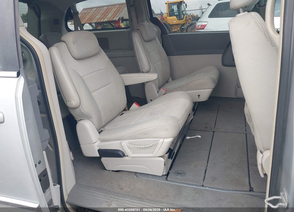 2010 CHRYSLER TOWN & COUNTRY VIN: 2A4RR5D1XAR213388