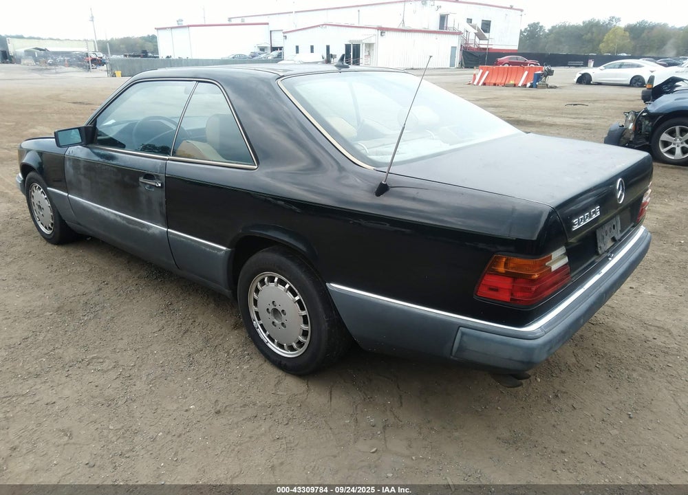 1990 MERCEDES-BENZ 300 CE VIN: WDBEA51D2LB120052