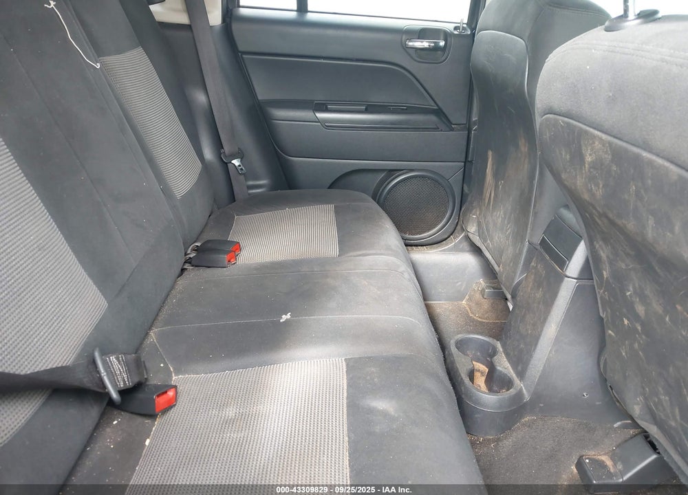 2014 JEEP COMPASS VIN: 1C4NJCBA4ED811987