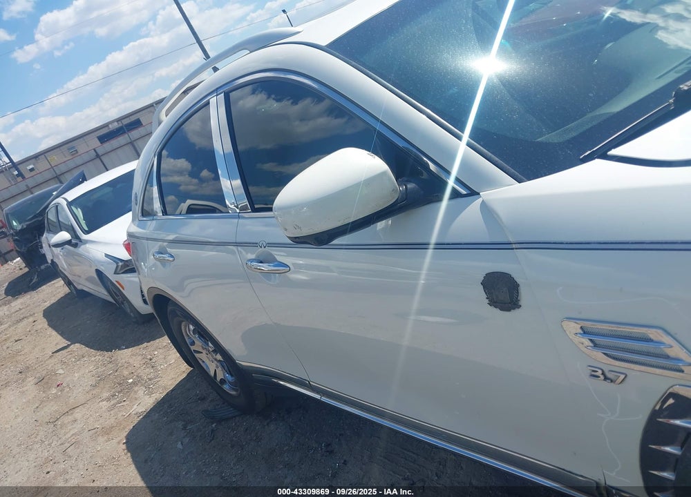 2015 INFINITI QX70 VIN: JN8CS1MU0FM381199