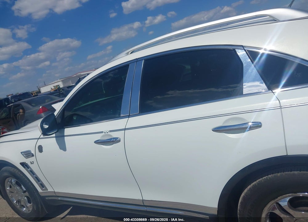 2015 INFINITI QX70 VIN: JN8CS1MU0FM381199