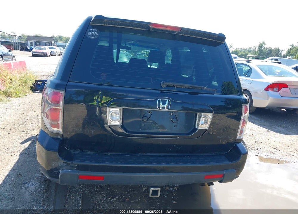 2007 HONDA PILOT LX VIN: 2HKYF18137H512076