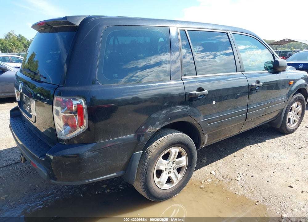 2007 HONDA PILOT LX VIN: 2HKYF18137H512076
