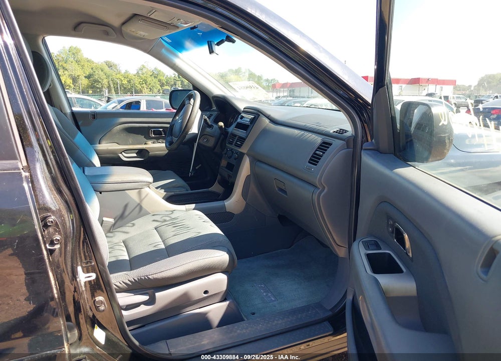 2007 HONDA PILOT LX VIN: 2HKYF18137H512076