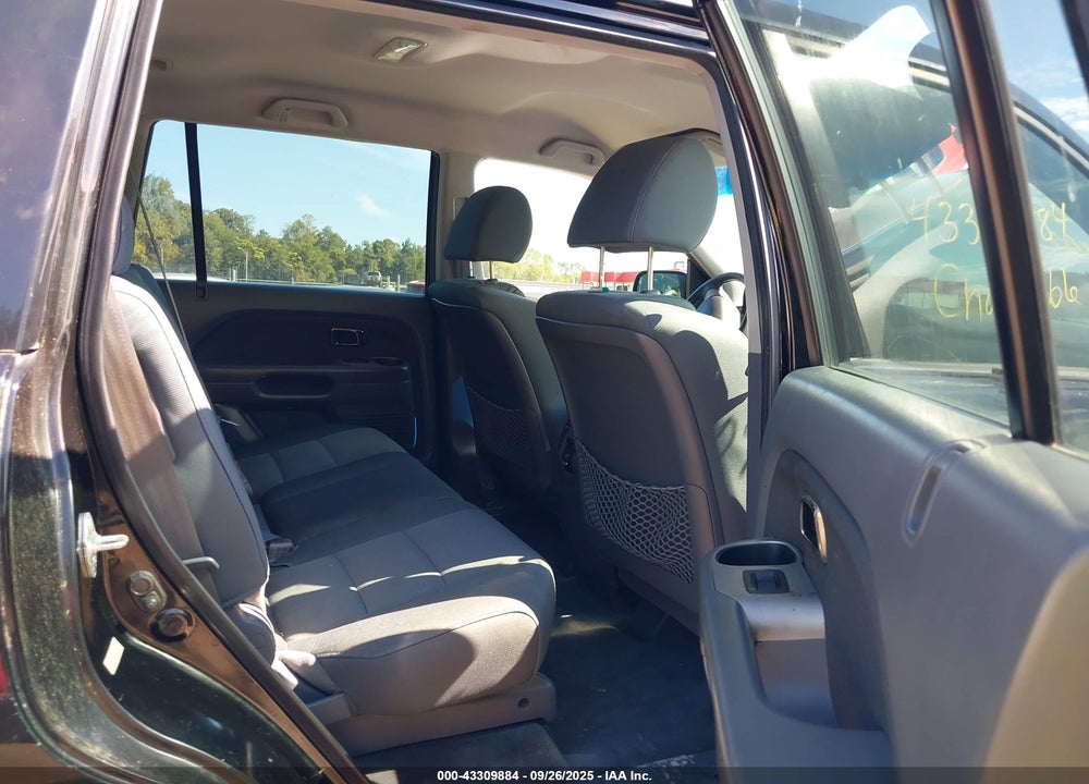 2007 HONDA PILOT LX VIN: 2HKYF18137H512076