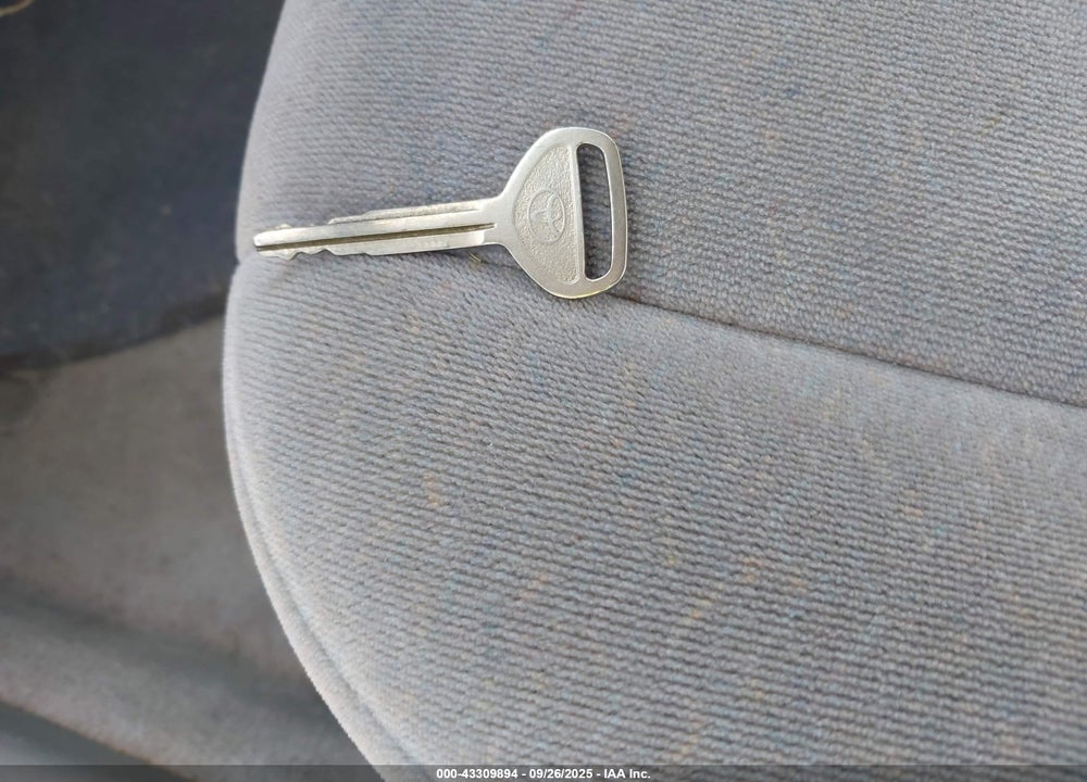 1998 TOYOTA CAMRY LE VIN: 4T1BG22KXWU220693