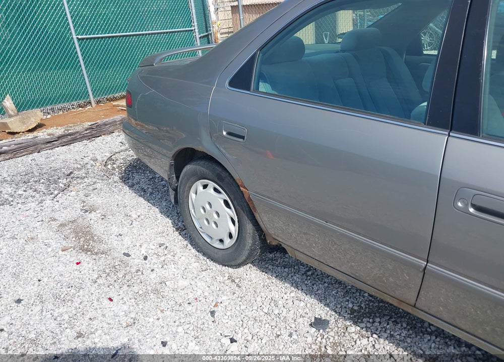 1998 TOYOTA CAMRY LE VIN: 4T1BG22KXWU220693