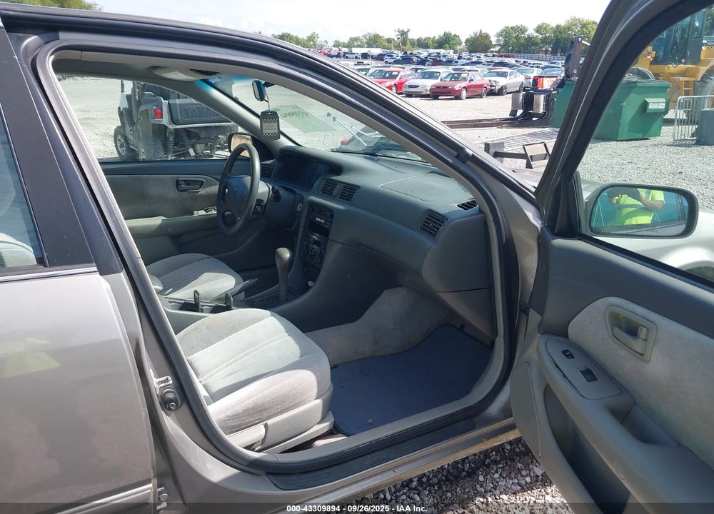 1998 TOYOTA CAMRY LE VIN: 4T1BG22KXWU220693