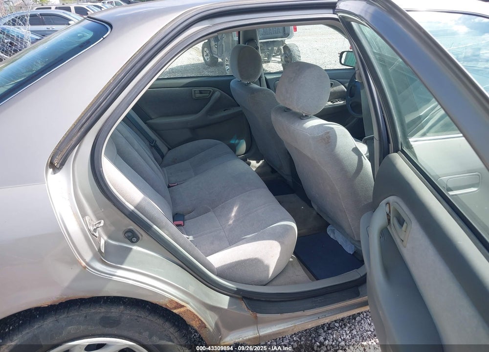 1998 TOYOTA CAMRY LE VIN: 4T1BG22KXWU220693