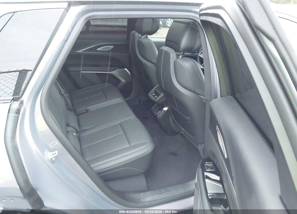 2024 CADILLAC LYRIQ VIN: 1GYKPRRLXRZ122485