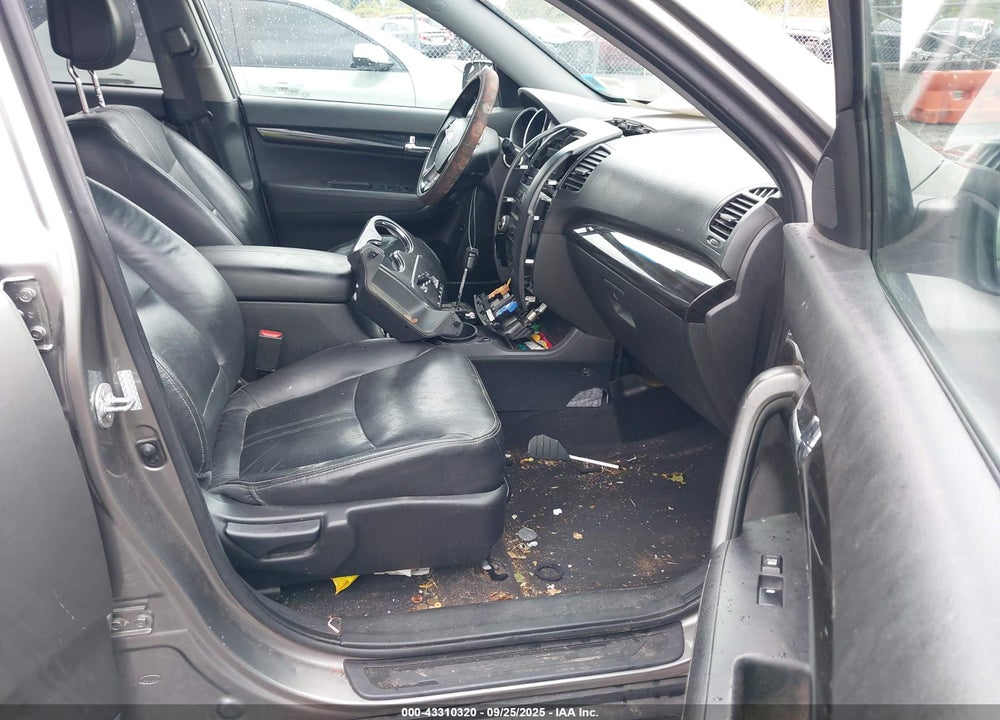 2011 KIA SORENTO VIN: 5XYKUDA14BG005906