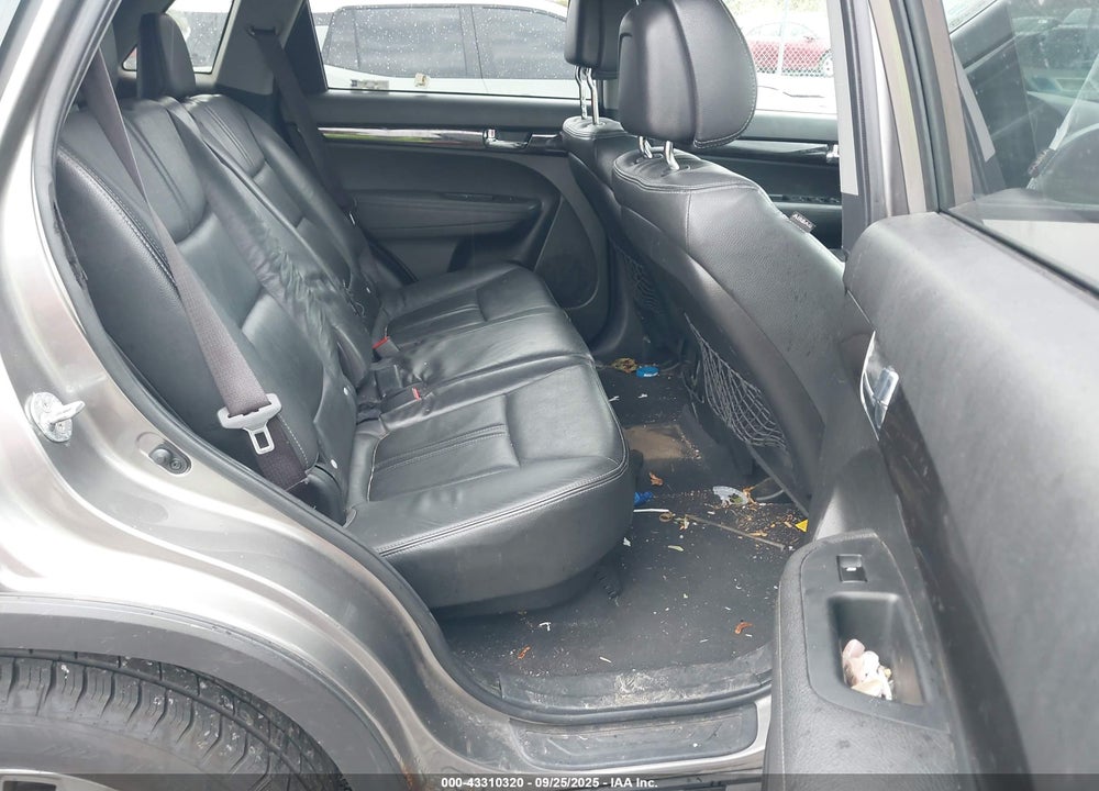 2011 KIA SORENTO VIN: 5XYKUDA14BG005906