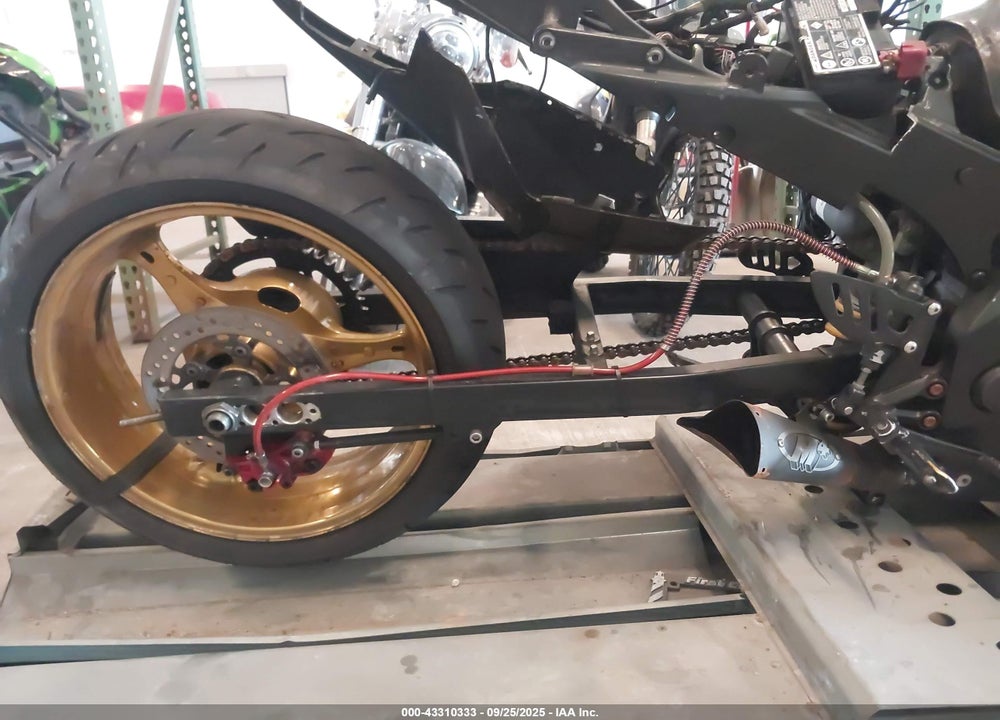 2006 SUZUKI GSX-R1000 VIN: JS1GT76A962114388