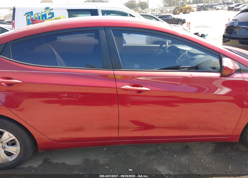 2016 HYUNDAI ELANTRA VIN: 5NPDH4AE2GH765770