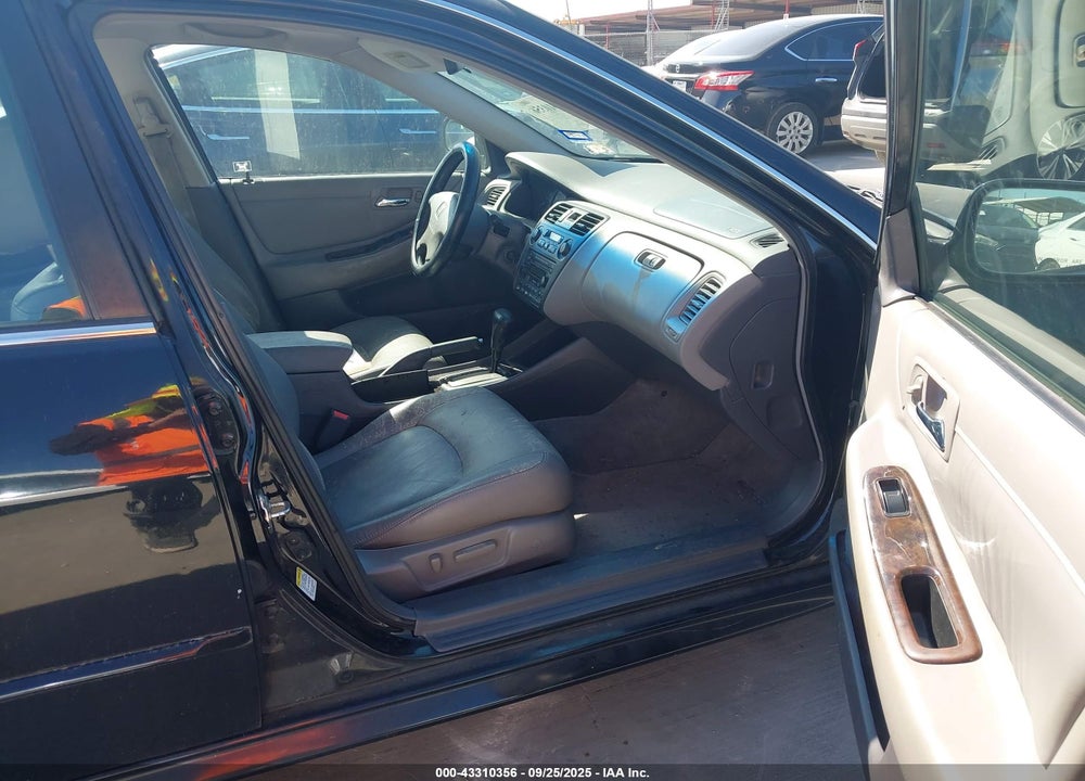 2001 HONDA ACCORD 3.0 EX VIN: 1HGCG16561A056524