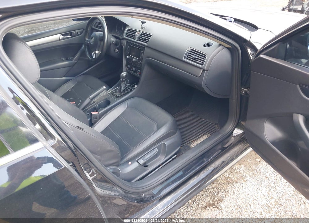 2014 VOLKSWAGEN PASSAT VIN: 1VWAT7A32EC044842