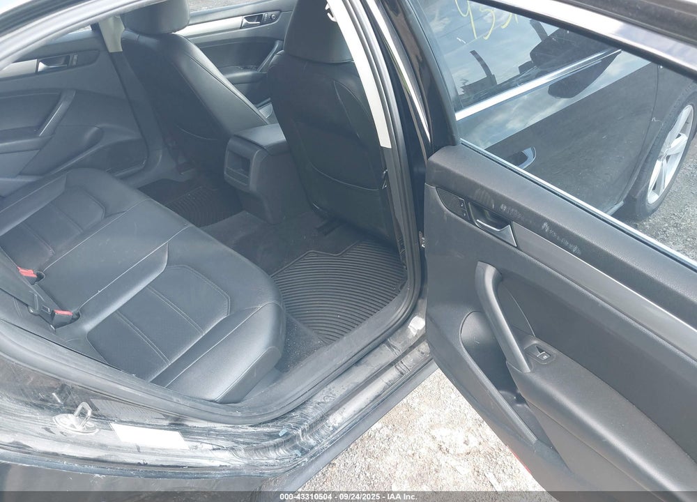 2014 VOLKSWAGEN PASSAT VIN: 1VWAT7A32EC044842