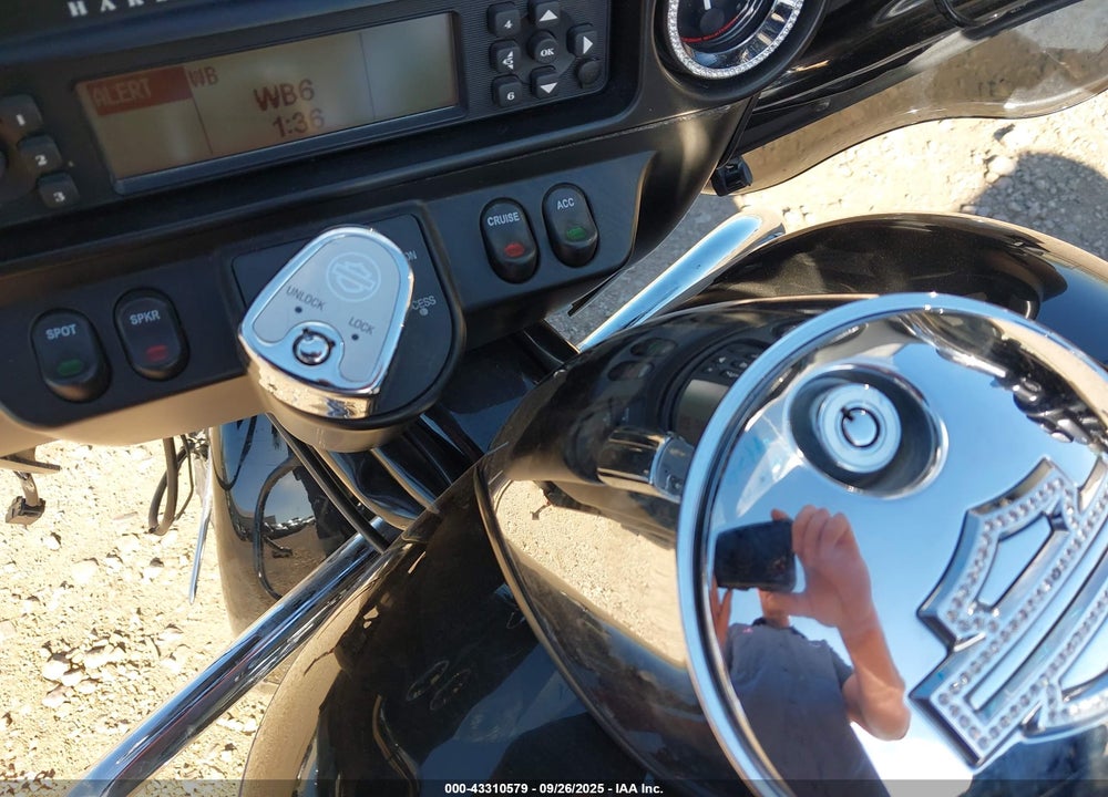 2009 HARLEY-DAVIDSON FLHTCUTG VIN: 1HD1MAM189Y852093