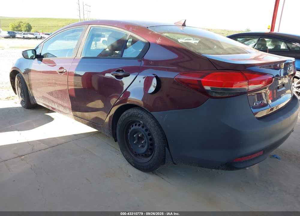 2018 KIA FORTE VIN: 3KPFK4A70JE199597